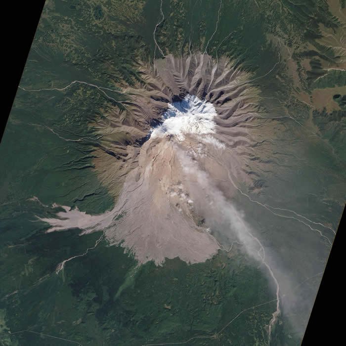 NASA拍俄罗斯远东堪察加半岛舍维留奇火山最新影象 自1999年以来仍活跃