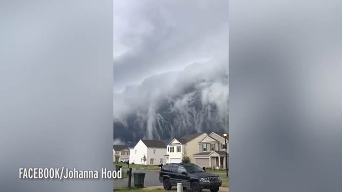 美国乔治亚州巨大海啸云从居民房屋后窜出 像要吞噬整个社区