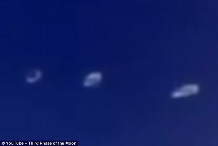 国际空间站附近飘过奇怪UFO状白团　阴谋论者：外星人