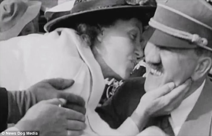 罕见镜头：美国女游客情不自禁强吻希特勒