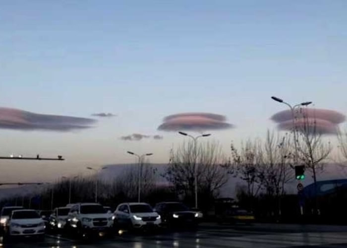 “荚状云”：宁夏银川市上空现飞碟云 民众喊UFO来了