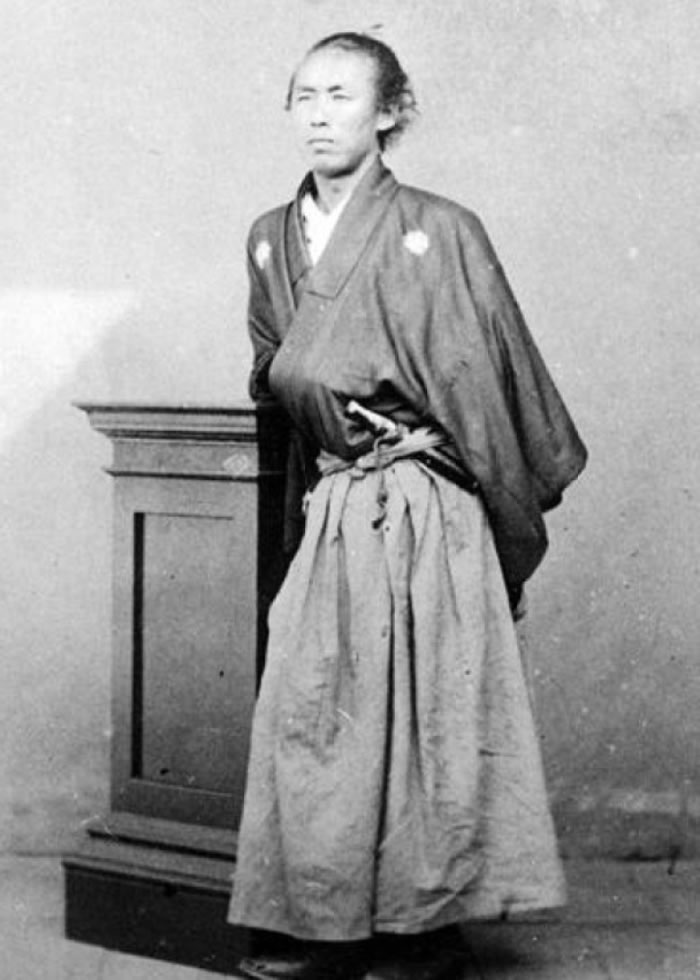 阪本龙马（图）是幕末时期的倒幕派领袖，多次与土方岁三交手。