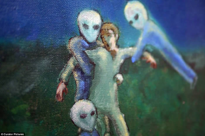 美国艺术家David Huggins声称17岁时被女性外星人夺走第一次 生下60多位外星宝宝