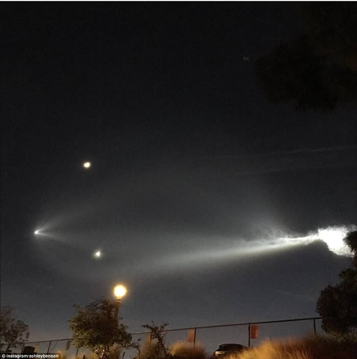美国加州洛杉矶夜空出现壮观UFO 原来是SpaceX猎鹰9号火箭发射