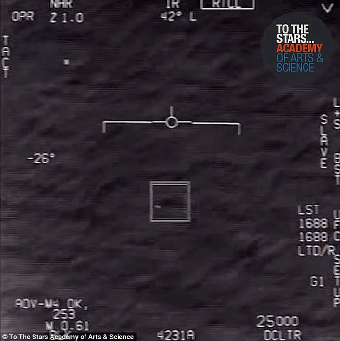 美军F/A-18 “大黄蜂”战斗机拦截UFO新视频曝光 机师吓得大声尖叫