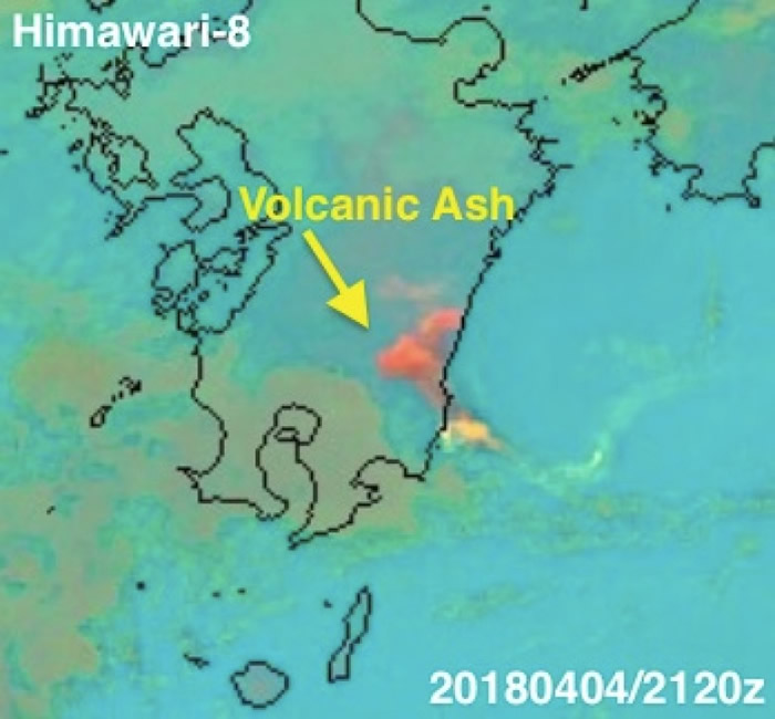 日本气象卫星在当地清晨拍得的新燃岳火山喷发情形。