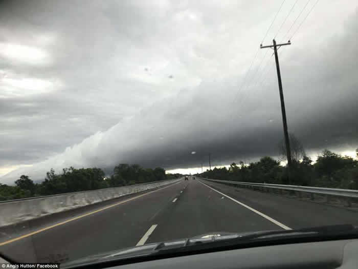 在田纳西州的天空上看到巨大的管状云