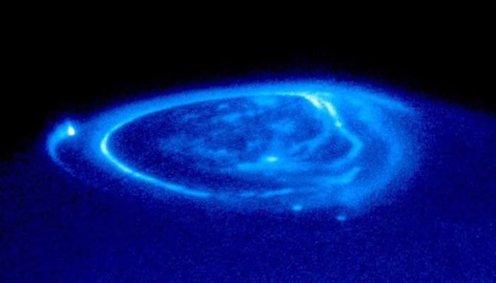 木星的卫星在该巨大气态行星上产生具独特形状的极光