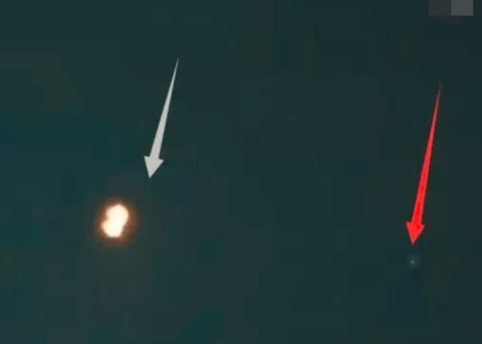 光球（灰色箭嘴）出现时，可见旁边有一航灯（红色箭嘴）闪烁。