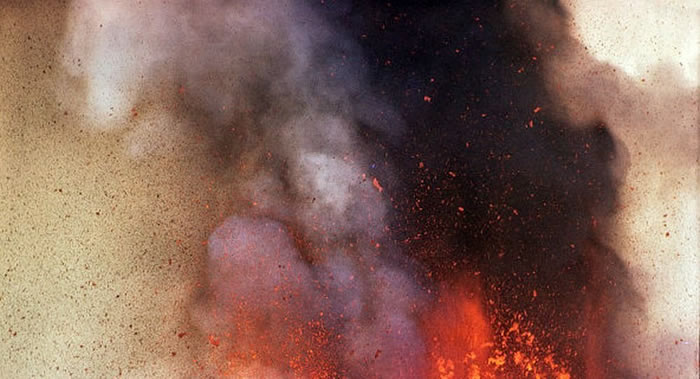 俄罗斯千岛群岛埃别科火山喷出高达3000米灰柱