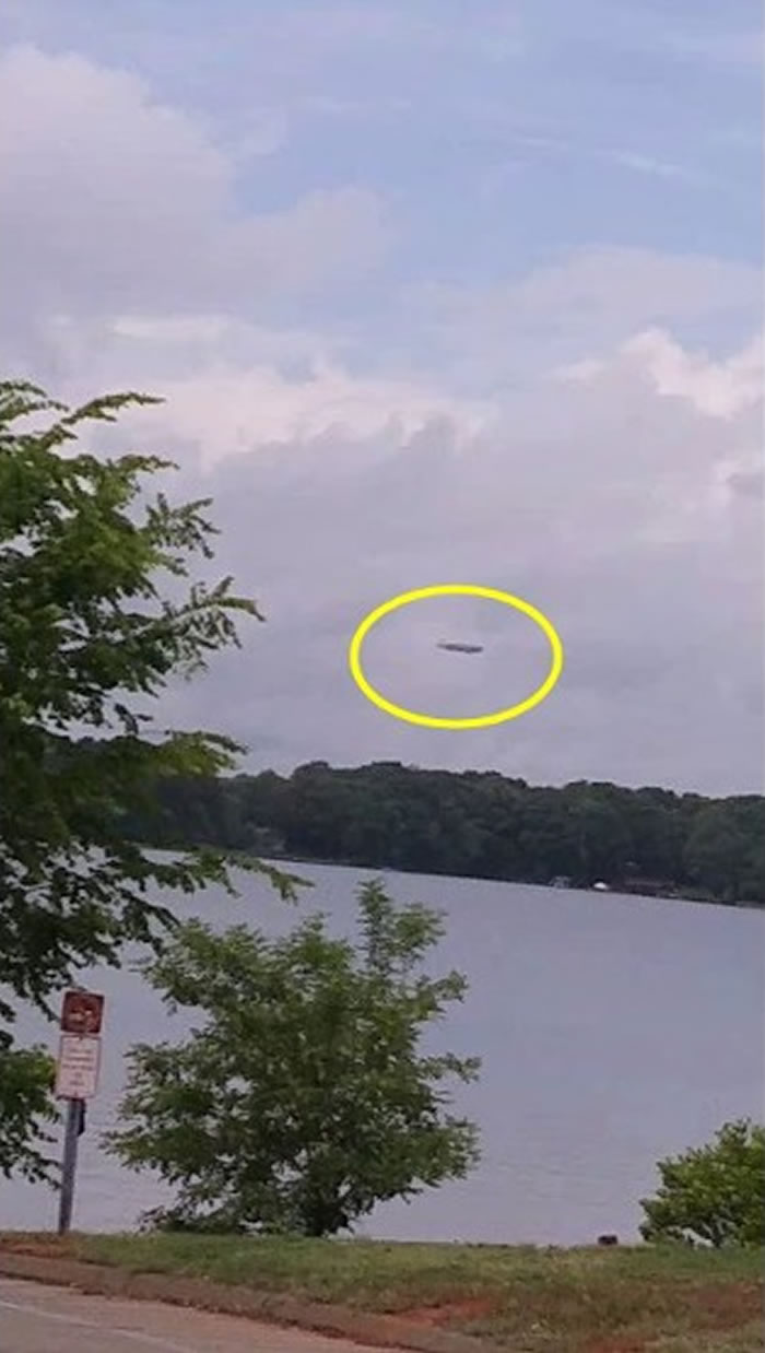 美国北卡罗莱纳州诺曼湖不明飞行物体（UFO）停留在半空