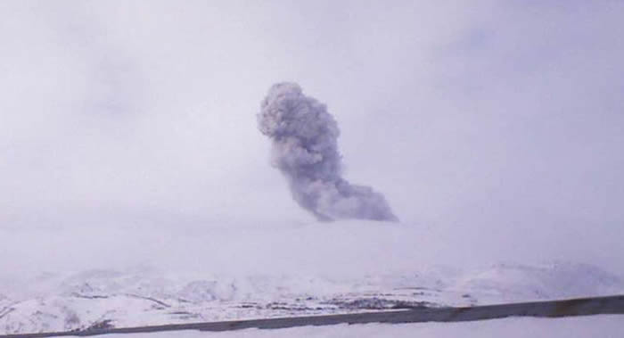 俄罗斯千岛群岛埃别科火山喷发 灰柱高达4000米