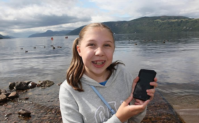 英国12岁女童度假近距离拍到“最好的尼斯湖水怪照片”