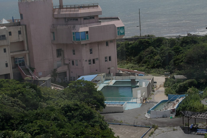 日本千叶县铫子市犬吠埼海洋公园无预警关门 海豚和企鹅等海洋生物被遗弃