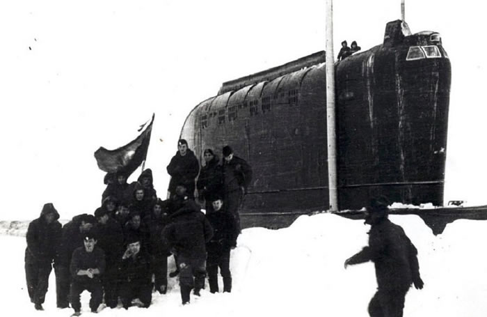 冷战时期苏联К-178核潜艇首次开始北极冰下航行
