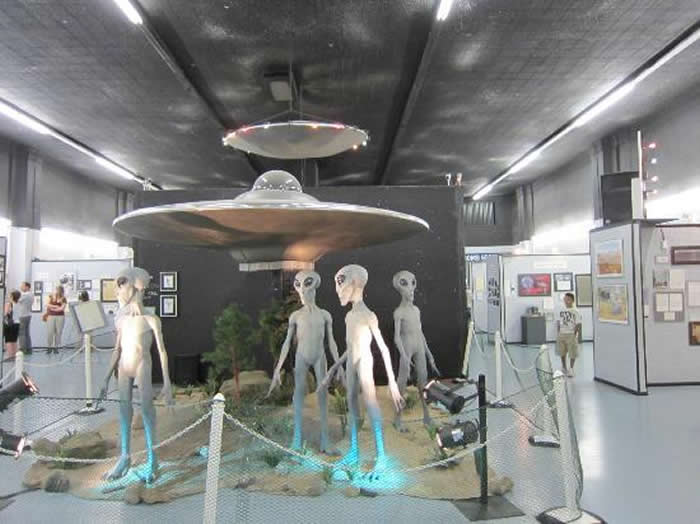 美国内华达州51区“绿屋”供总统观看外星人尸体 18名来自坤吞尼亚星的外星人为政府工作？