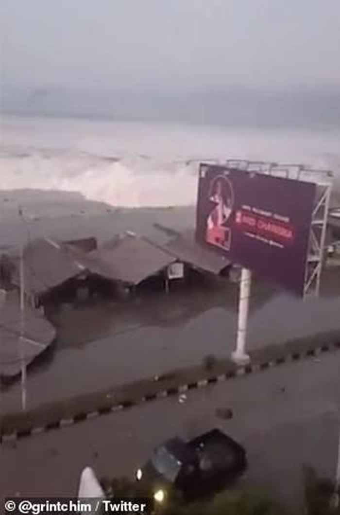 印尼苏拉威西岛大地震引发海啸侵袭