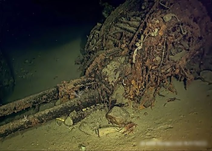 影像可见残骸包括高射炮等。