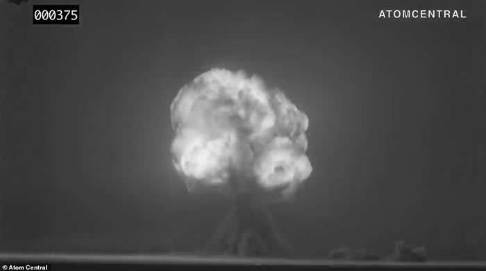网上出现1945年7月16日人类历史上首颗原子弹爆炸修复版视频 代号“三位一体”