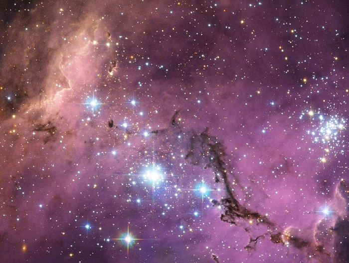 大麦哲伦星云（Large Magellanic Cloud）是银河系的卫星星系，在距离地球将近20万光年之外围绕着我们的银河系打转。 当银河系的重力轻轻地拉动大