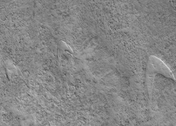 天文学家指该些“标志”其实是火星火山爆发后的产物。