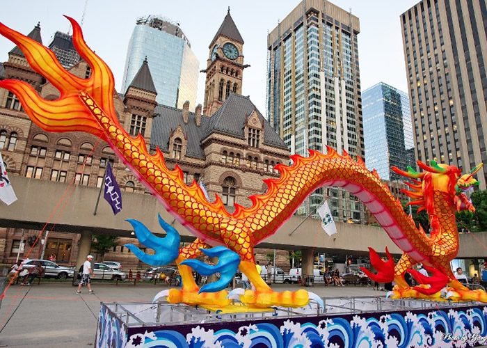 加拿大多伦多举行第二届龙文化节 展示四层高巨龙