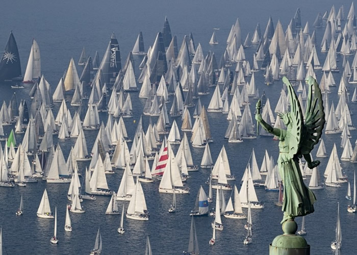 全球最大型帆船比赛“Barcolana Regatta”：2000艘帆船现身意大利特里亚斯特湾