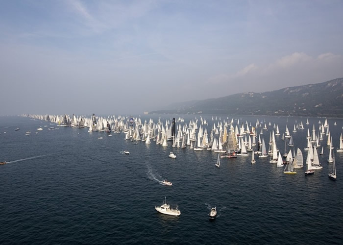 全球最大型帆船比赛“Barcolana Regatta”：2000艘帆船现身意大利特里亚斯特湾