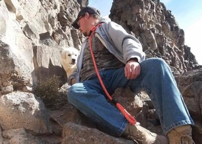 美国爱达荷州可怜大白熊犬被困悬崖5天 救援人员攀岩营救