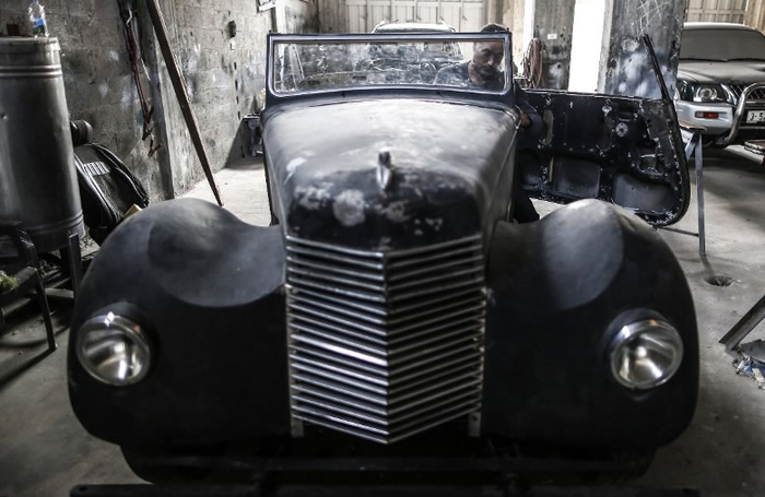 巴勒斯坦加沙男子Munir al-Shindi旧日工作变兴趣 热衷翻新古董老爷车