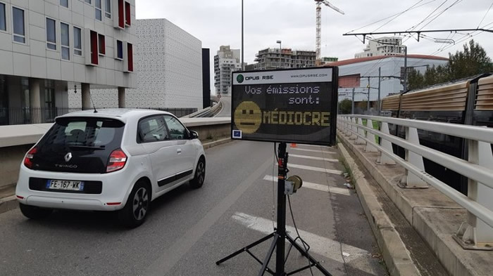 法国马赛地区公路试用探测污染汽车雷达