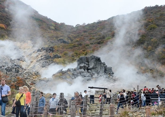 日本神奈川县箱根山因火山活动引发的地震加剧封闭近半年 观光胜地大涌谷重开