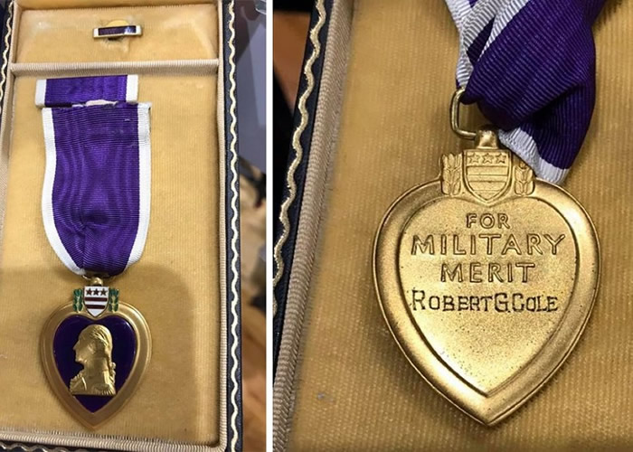 美国妇人在纽约州长岛枪械展览会无意买到珍贵二战紫心勋章 原本属于陆军中尉Robert G. Cole