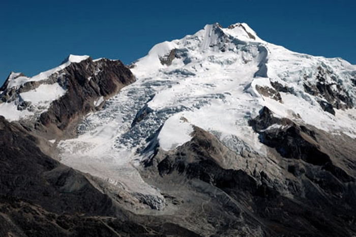 研究人员以玻利维亚的Zongo冰川（图）作研究评估。