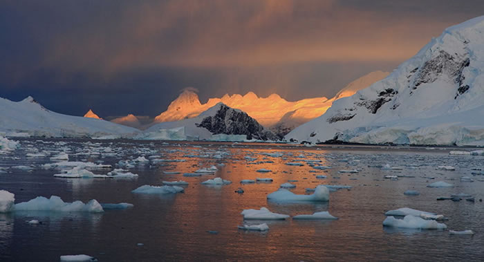 南极洲东部登曼冰川下发现地球大陆最深点
