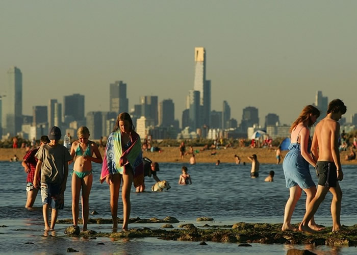 澳洲气象局公布17日全国平均气温高达40.9摄氏度 创下史上最热一天的纪录