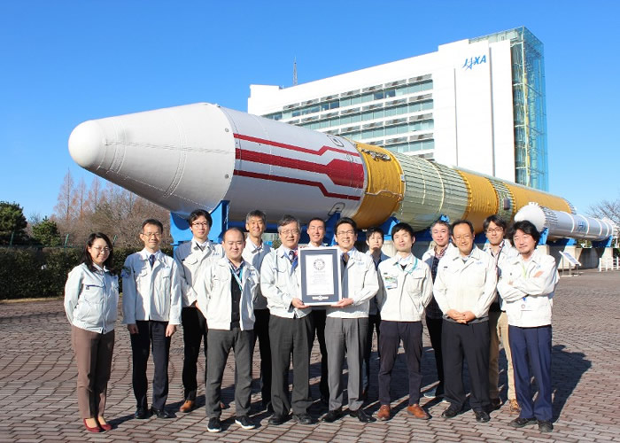 日本宇宙航空开发机构JAXA试验卫星“燕”破最低轨道高度纪录