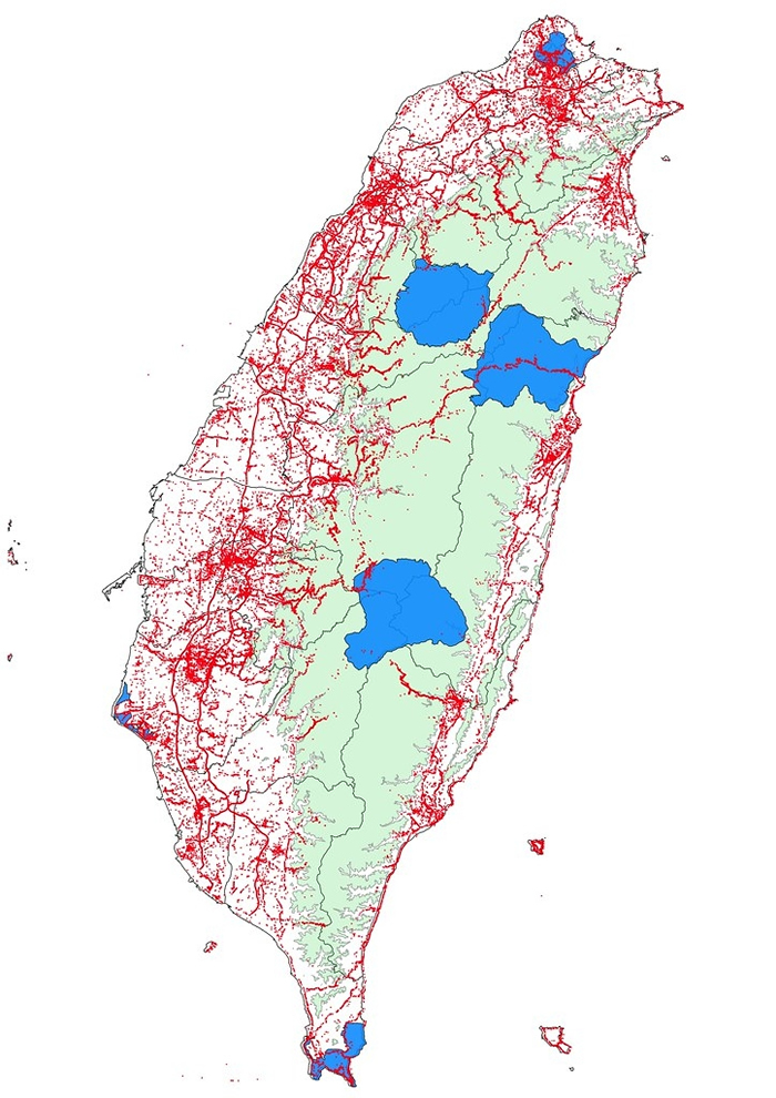 汇整16万笔数据，4880位公民科学家，记录583种10万7000只，结合公民参与的路杀社发布台湾百大路杀热点。 制图：林德恩