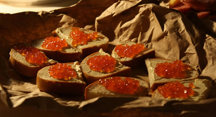 俄罗斯肠胃专家谈红鱼子酱的利弊：不要过度食用
