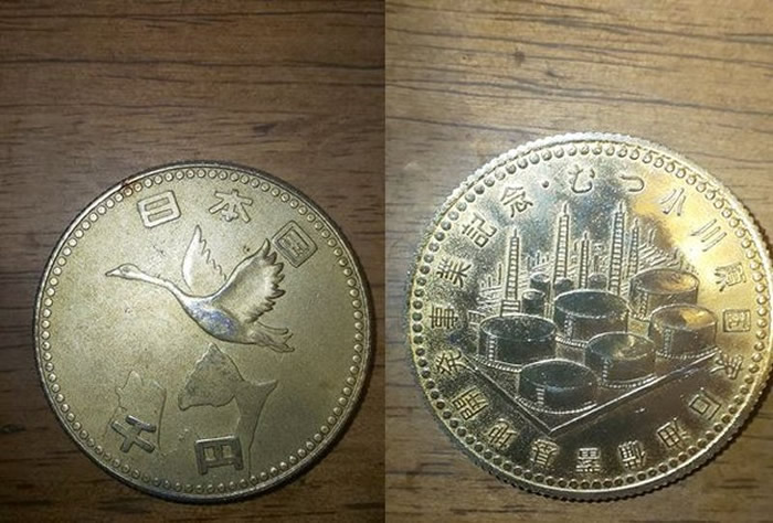 日本网友在家中发现一枚图案奇特的神秘“日本国千元硬币”