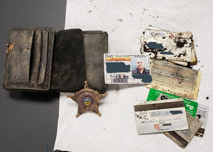 失踪多年的钱包，内有多张证件。