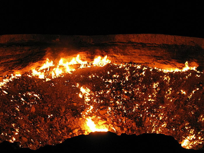中亚土库曼斯坦沙漠“地狱之门”燃烧持续49年不熄灭 一年烧掉115亿天然气