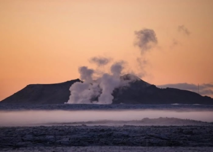 冰岛雷克雅内斯半岛著名温泉胜地蓝湖发生连串地震 火山膨胀有喷发危机