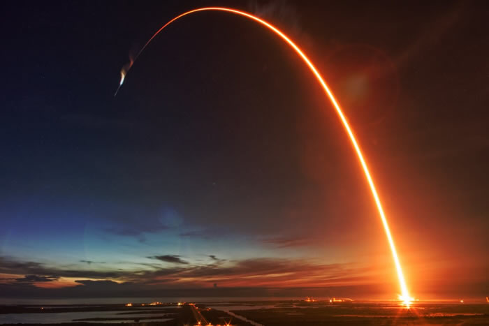 SpaceXCEO埃隆·马斯克：预计公司首次载人任务在4月至6月之间的某个时间