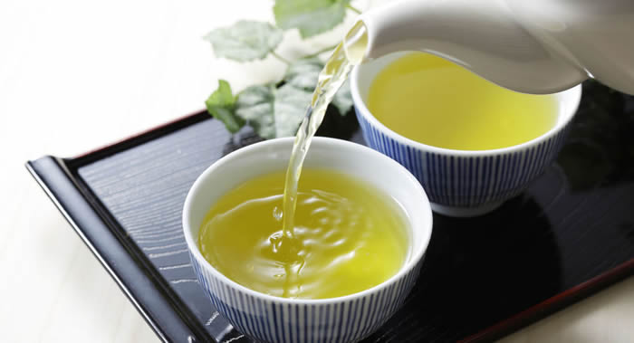 中国科学家研究指绿茶中含有抑制癌细胞生长的物质 但过量饮用并不安全