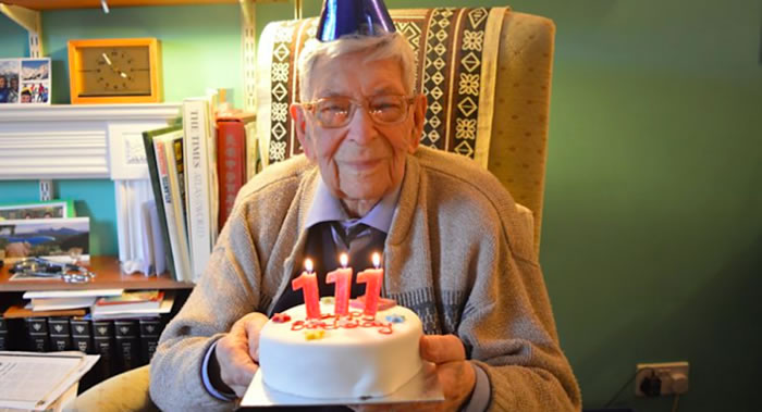 111岁英国人罗伯特·威顿（(Robert Weighton）成为世界上最长寿男性
