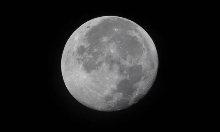 超级月亮“蠕虫月”将上演