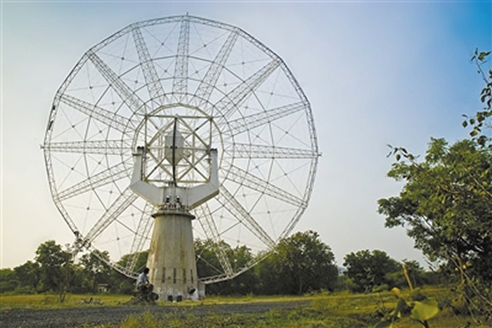 此次研究利用了位于印度的巨米波射电望远镜，正是由于像这类望远镜的技术进步，才使得蛇夫座星系团内巨大空洞之谜得到解答。