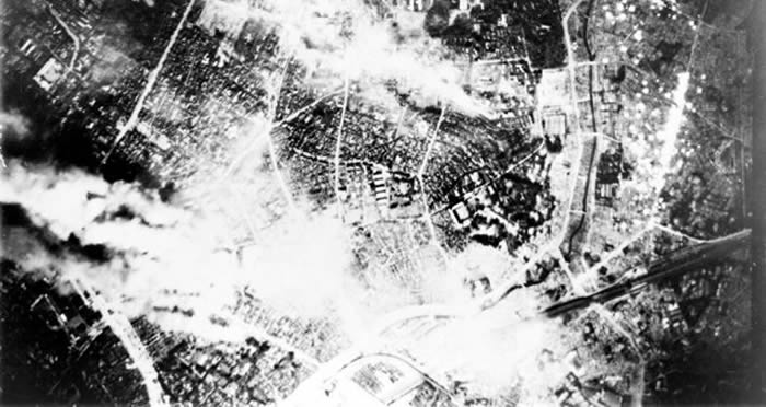 3月10日是美国空袭日本东京75周年！334架战略轰炸机扔下数百吨燃烧弹和凝固汽油弹