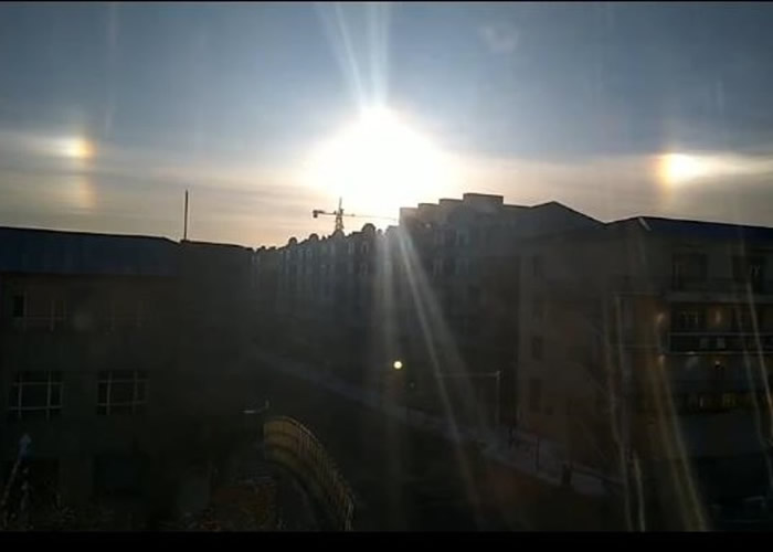 幻日！黑龙江省虎林市早上出现三个太阳奇特现象